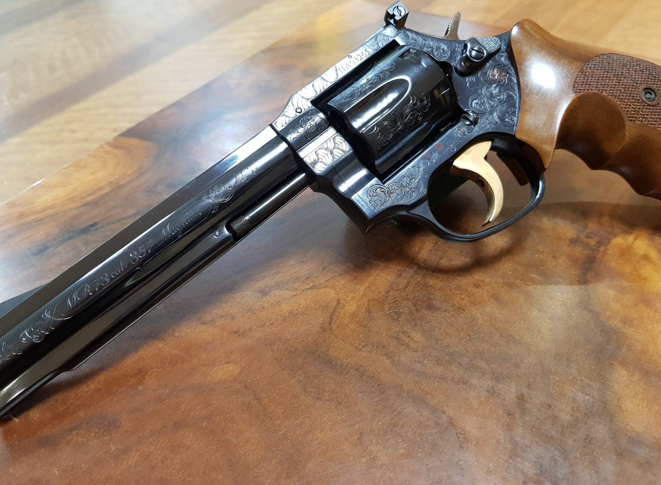Revolver Manurhin MR 73 gravé